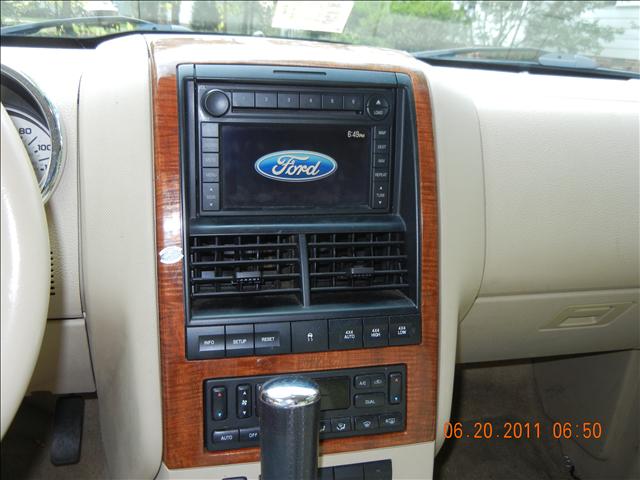 2006 Ford Explorer E320 - Extra Sharp