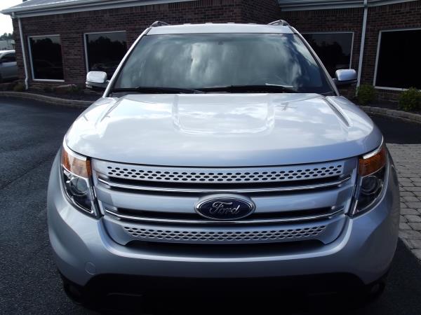 2011 Ford Explorer SLT 25