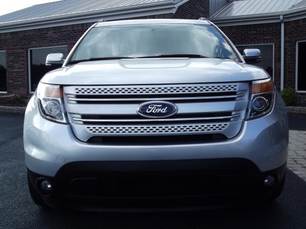 2011 Ford Explorer SLT 25