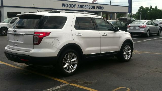 2011 Ford Explorer SLT 25