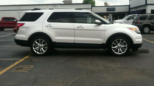 2011 Ford Explorer SLT 25