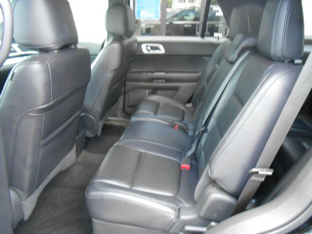 2012 Ford Explorer 31 FOOT