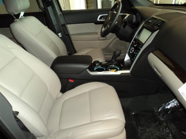 2013 Ford Explorer SLT 25