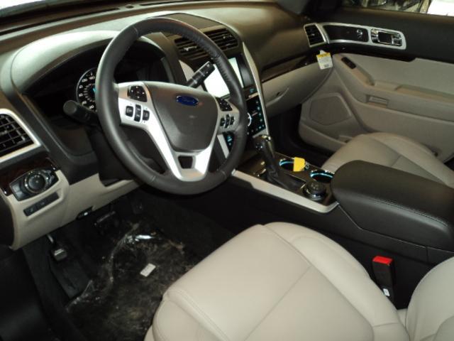 2013 Ford Explorer SLT 25