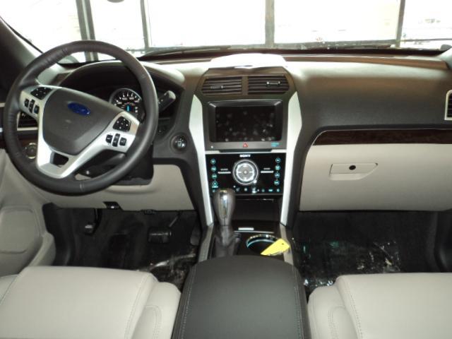 2013 Ford Explorer SLT 25