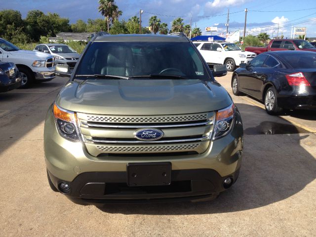 2013 Ford Explorer SLT 25