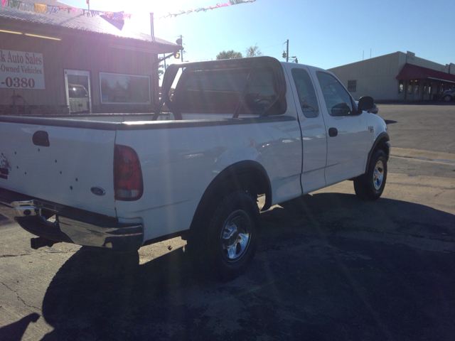 2003 Ford F-150 XL 2WD Reg Cab