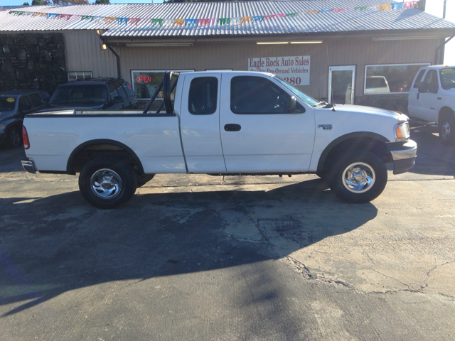 2003 Ford F-150 XL 2WD Reg Cab