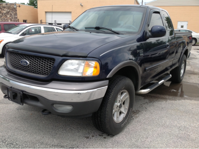 2003 Ford F-150 XL 2WD Reg Cab