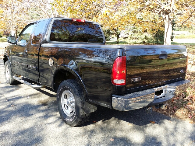 2003 Ford F-150 XL 2WD Reg Cab