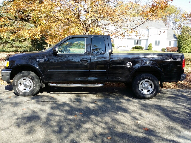 2003 Ford F-150 XL 2WD Reg Cab