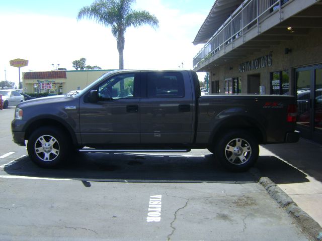 2004 Ford F-150 Crew Cab 156 Inch XLT 4WD 4x4 Truck