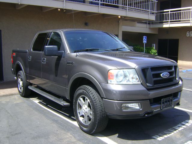 2004 Ford F-150 Crew Cab 156 Inch XLT 4WD 4x4 Truck