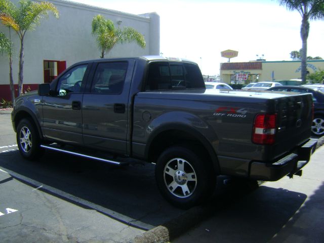 2004 Ford F-150 Crew Cab 156 Inch XLT 4WD 4x4 Truck