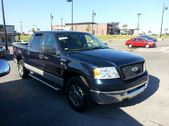 2005 Ford F-150 SL Short Bed 2WD