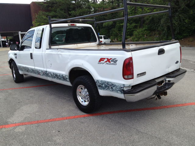 2004 Ford F-250 SD XLT Supercrew Short Bed 2WD