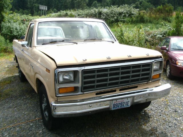 1981 Ford F100 ES 2.4L AUTO