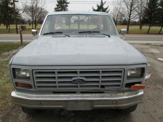 1986 Ford F150 4WD 4dr AT