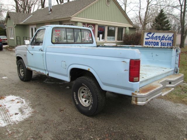 1986 Ford F150 4WD 4dr AT