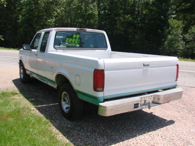 1994 Ford F150 SLE- 4X4