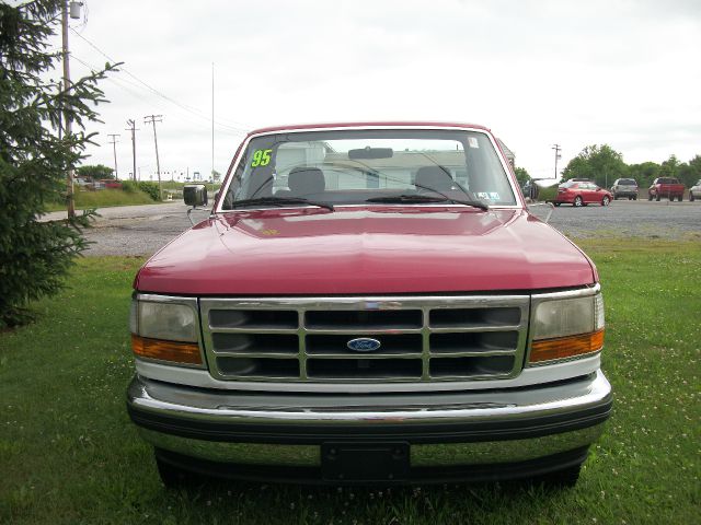 1995 Ford F150 2dr Reg Cab 135 WB Truck