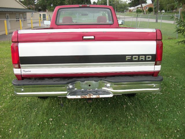 1995 Ford F150 2dr Reg Cab 135 WB Truck