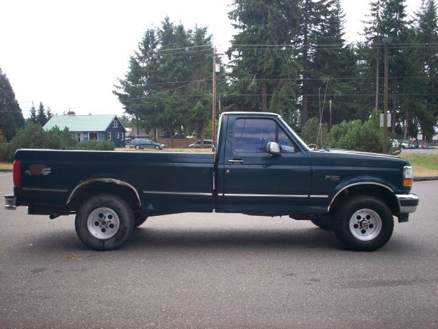 1995 Ford F150 2dr Reg Cab 135 WB Truck