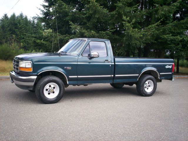 1995 Ford F150 2dr Reg Cab 135 WB Truck