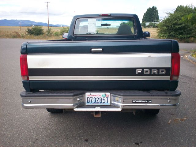 1995 Ford F150 2dr Reg Cab 135 WB Truck