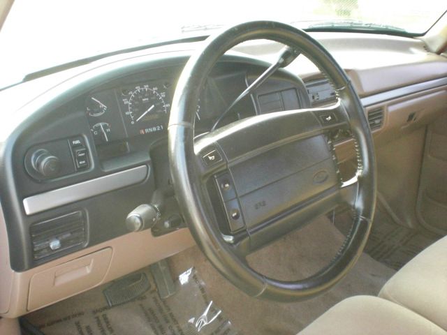 1995 Ford F150 SLE- 4X4