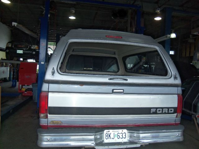 1995 Ford F150 2dr Reg Cab 135 WB Truck