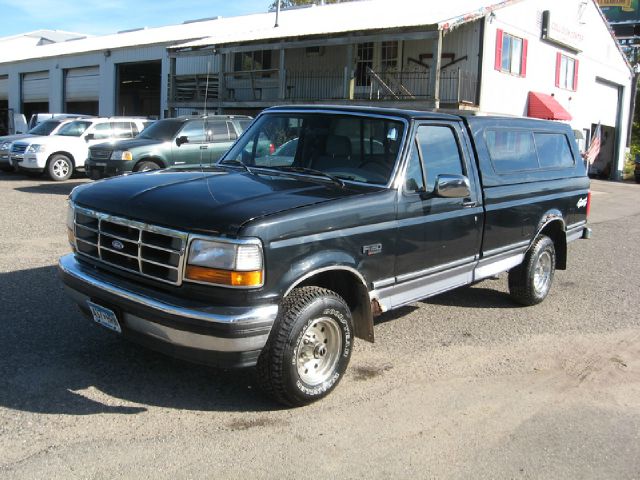 1995 Ford F150 2dr Reg Cab 135 WB Truck