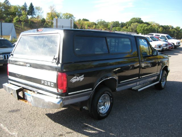 1995 Ford F150 2dr Reg Cab 135 WB Truck