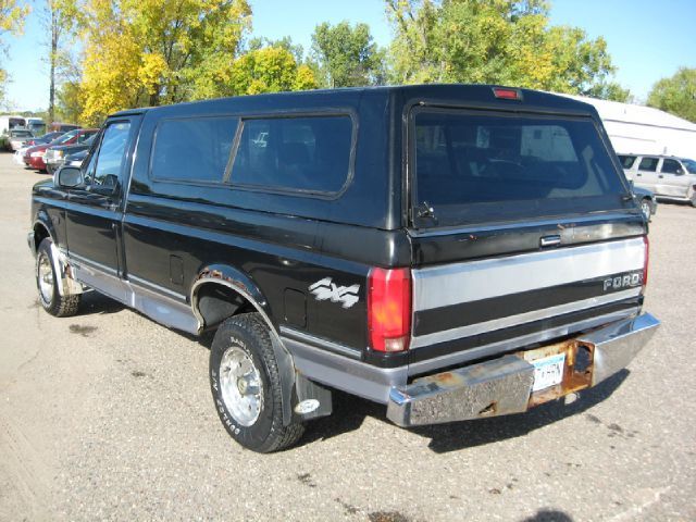 1995 Ford F150 2dr Reg Cab 135 WB Truck