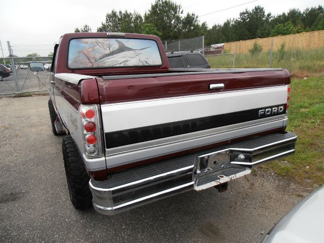 1996 Ford F150 2dr Reg Cab 135 WB Truck