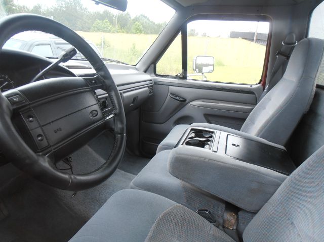 1996 Ford F150 2dr Reg Cab 135 WB Truck