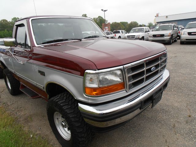 1996 Ford F150 2dr Reg Cab 135 WB Truck