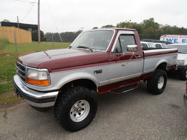 1996 Ford F150 2dr Reg Cab 135 WB Truck