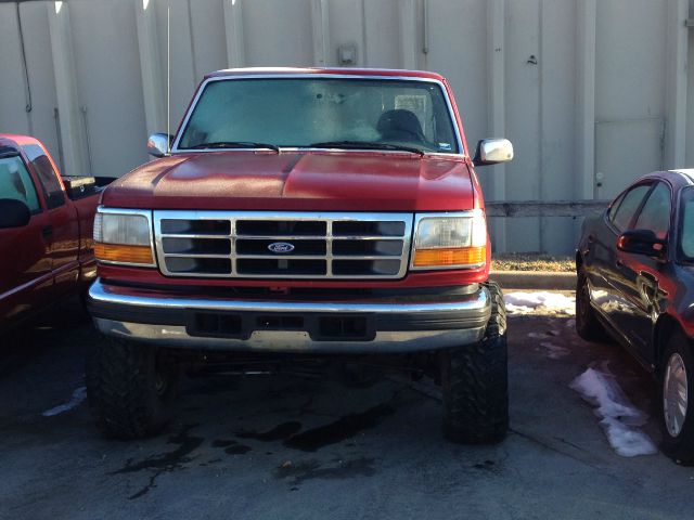 1996 Ford F150 2dr Reg Cab 135 WB Truck