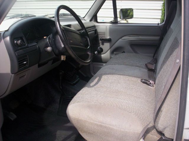 1996 Ford F150 2dr Reg Cab 135 WB Truck