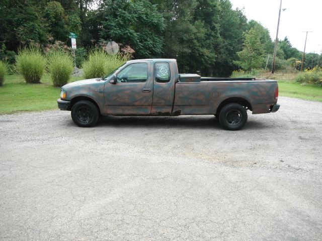 1997 Ford F150 143.5 WB 4WD