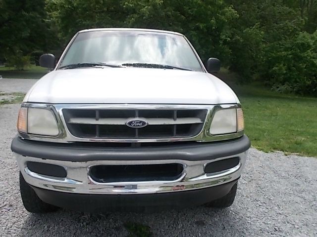 1998 Ford F150 2dr Reg Cab 135 WB Truck