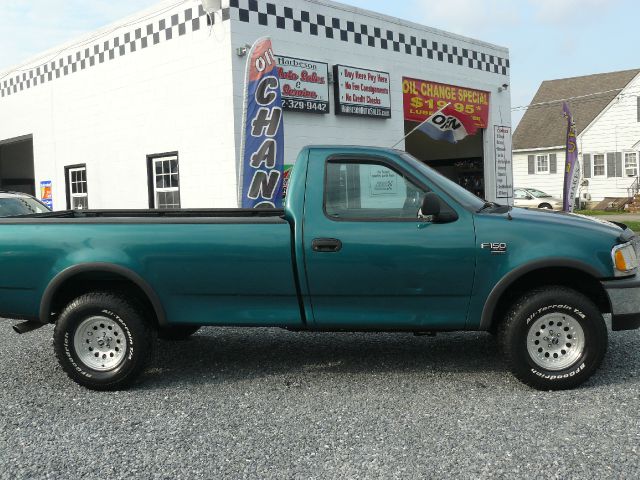 1998 Ford F150 2dr Reg Cab 135 WB Truck