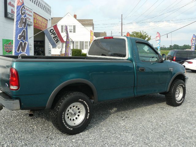 1998 Ford F150 2dr Reg Cab 135 WB Truck