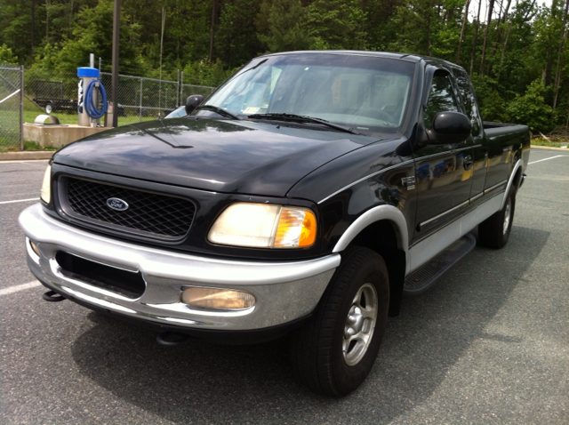 1998 Ford F150 Crew Cab 143.5 WB 4WD SLT