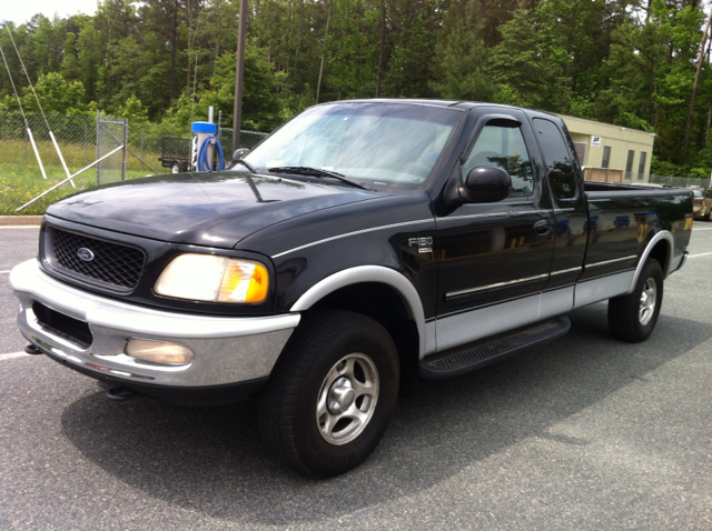 1998 Ford F150 Crew Cab 143.5 WB 4WD SLT