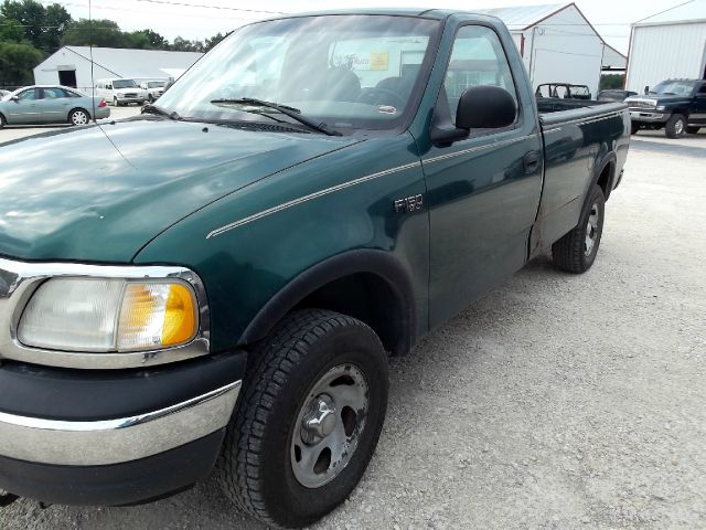 1999 Ford F150 2dr Reg Cab 135 WB Truck