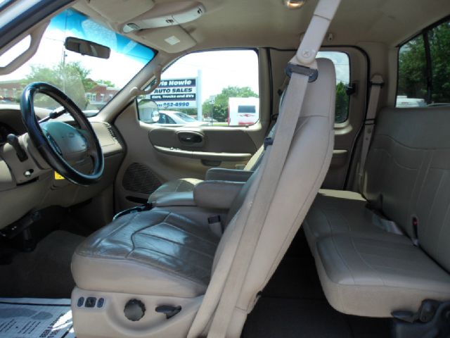 2000 Ford F150 XLS 4D Sedan