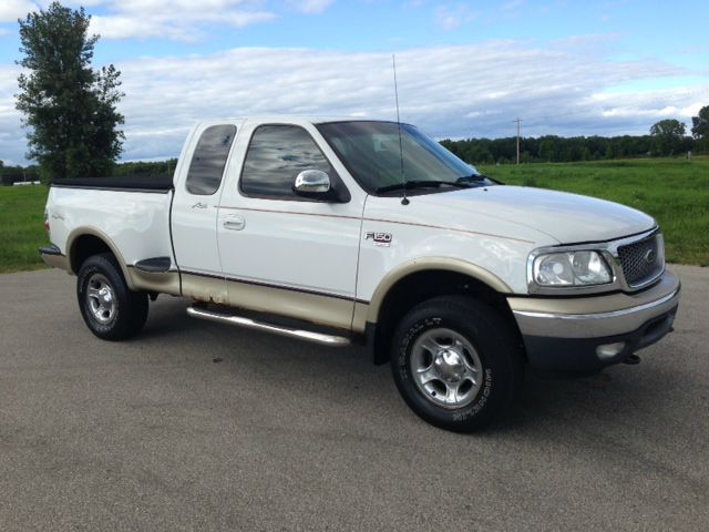 2000 Ford F150 XLS 4D Sedan