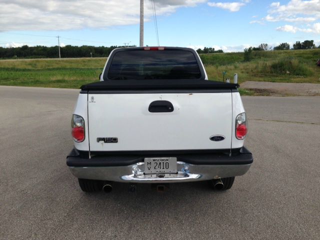 2000 Ford F150 XLS 4D Sedan